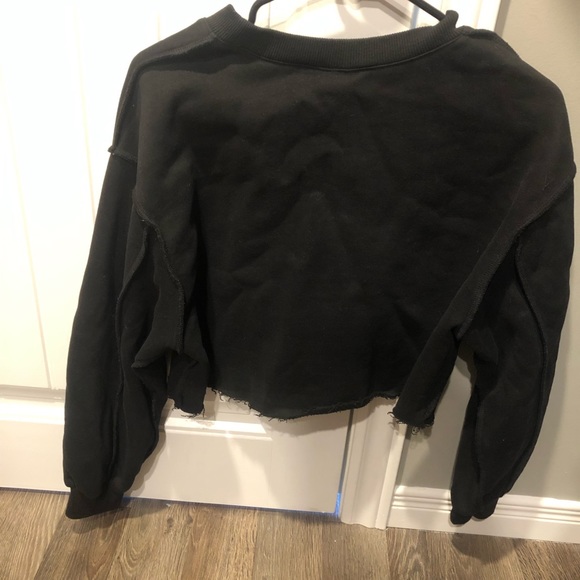 Large Amazon Black Cropped Sweater with Exposed Seam - Picture 3 of 4
